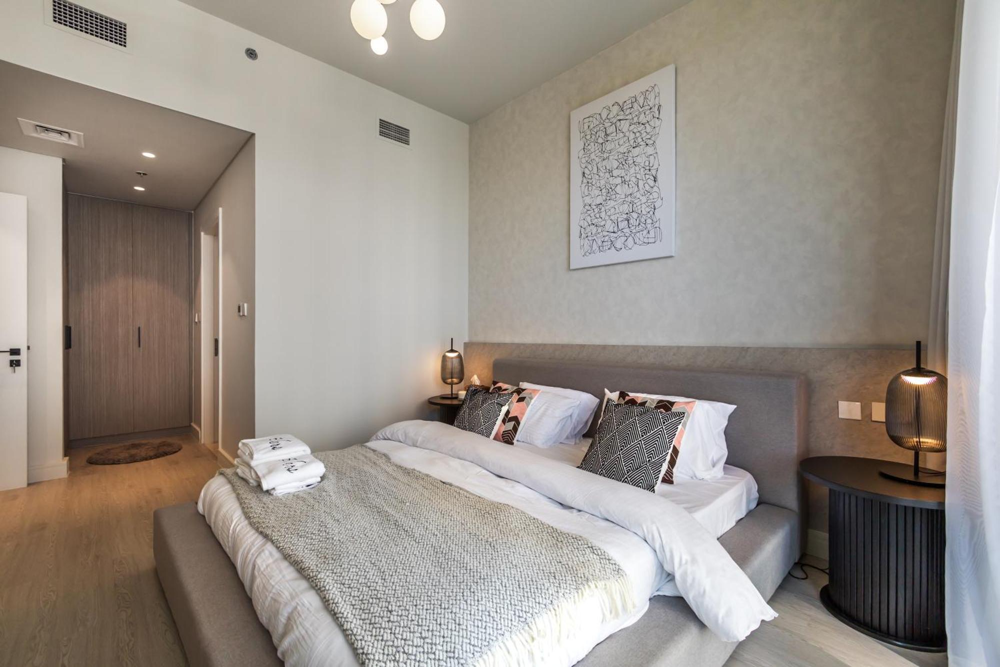 Burj Khalifa View & Creek Sea View Apartment *