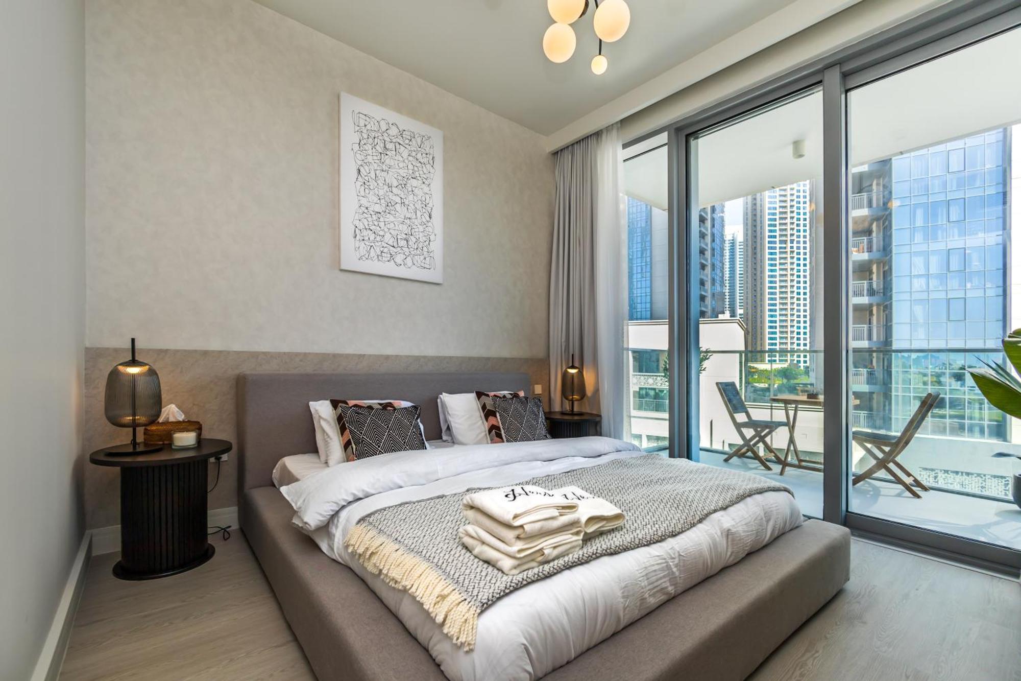 Burj Khalifa View & Creek Sea View Apartment Dubai