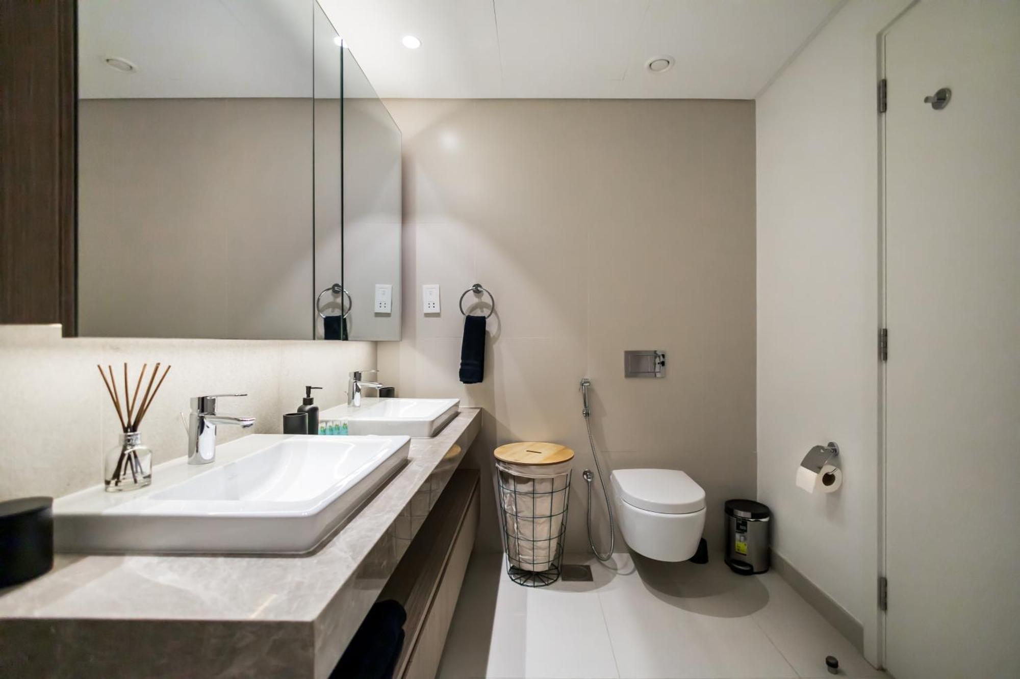 Burj Khalifa View & Creek Sea View Apartment Dubai